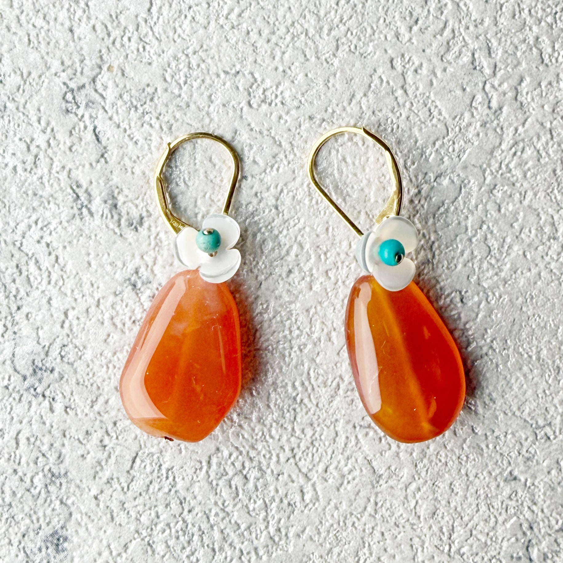 カルセドニーとターコイズのピアス　Chalcedony Turquoise Earrings