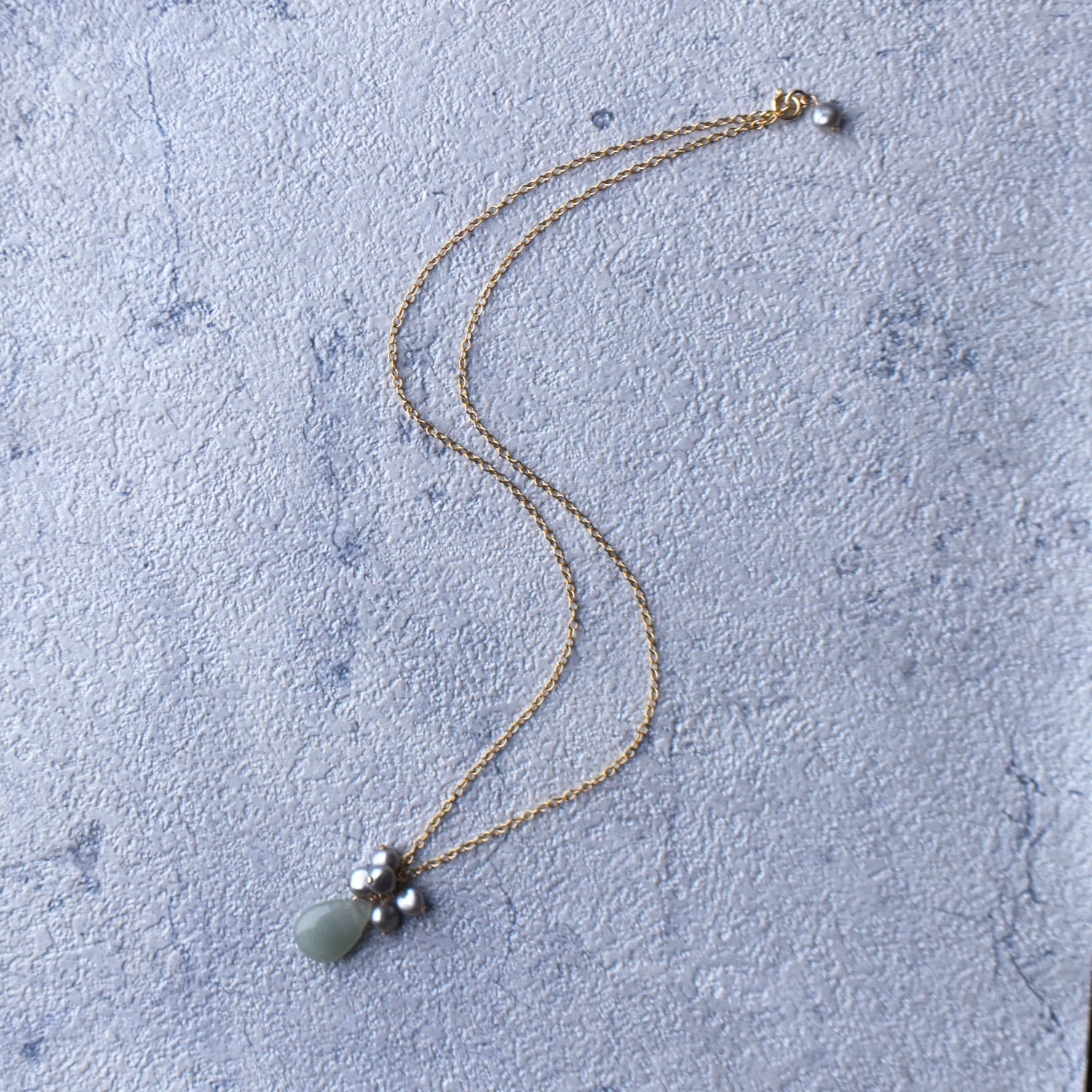 グリーンアベンチュリンと淡水パールのネックレス