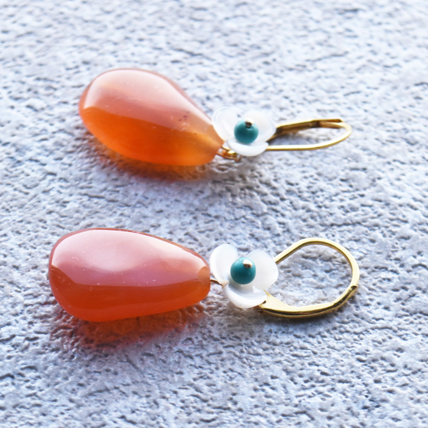 カルセドニーとターコイズのピアス　Chalcedony Turquoise Earrings