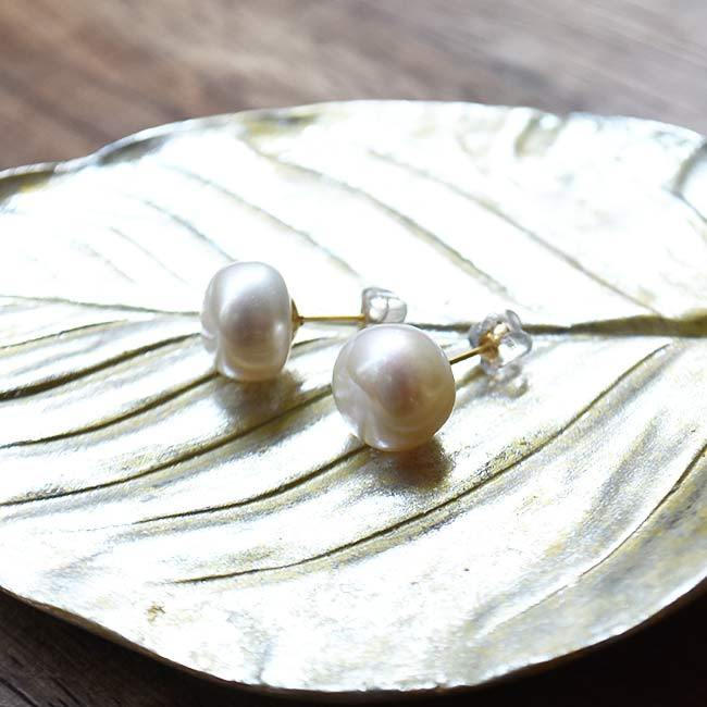 淡水パールのスタッドピアス　Freshwater Pearls Stud Earrings