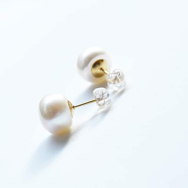 淡水パールのスタッドピアス　Freshwater Pearls Stud Earrings