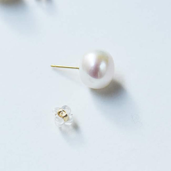 淡水パールのスタッドピアス　Freshwater Pearls Stud Earrings