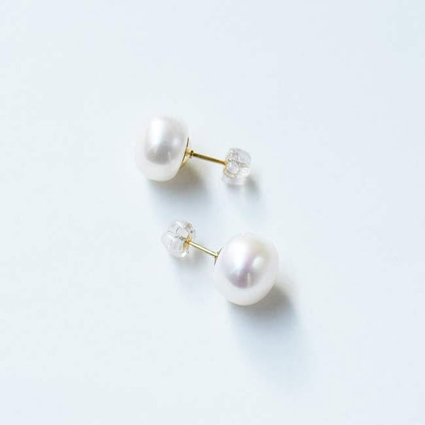 淡水パールのスタッドピアス　Freshwater Pearls Stud Earrings