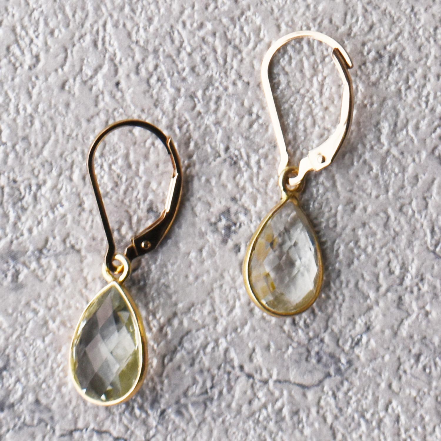 半寶石水滴耳環