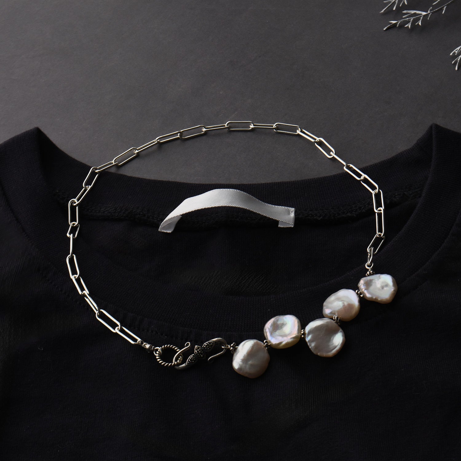 Collier en perles Keshi et argent [Pierre de naissance de juin]