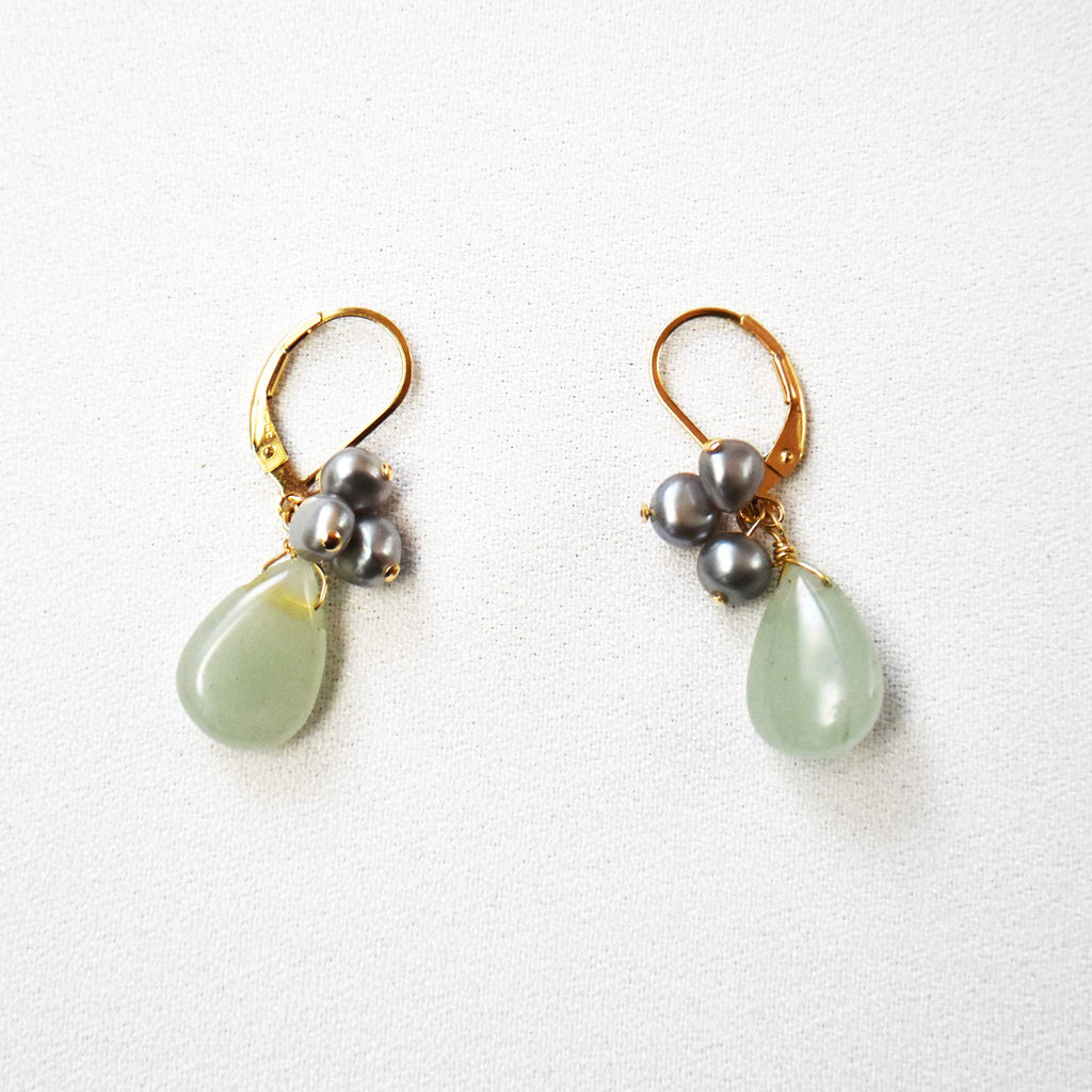 グリーンアベンチュリンと淡水パールのショートピアス | gemish 天然石ピアス